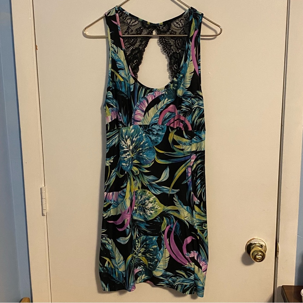 Secret Treasures sleeveless nightgown. Black with tropical print. Size L.